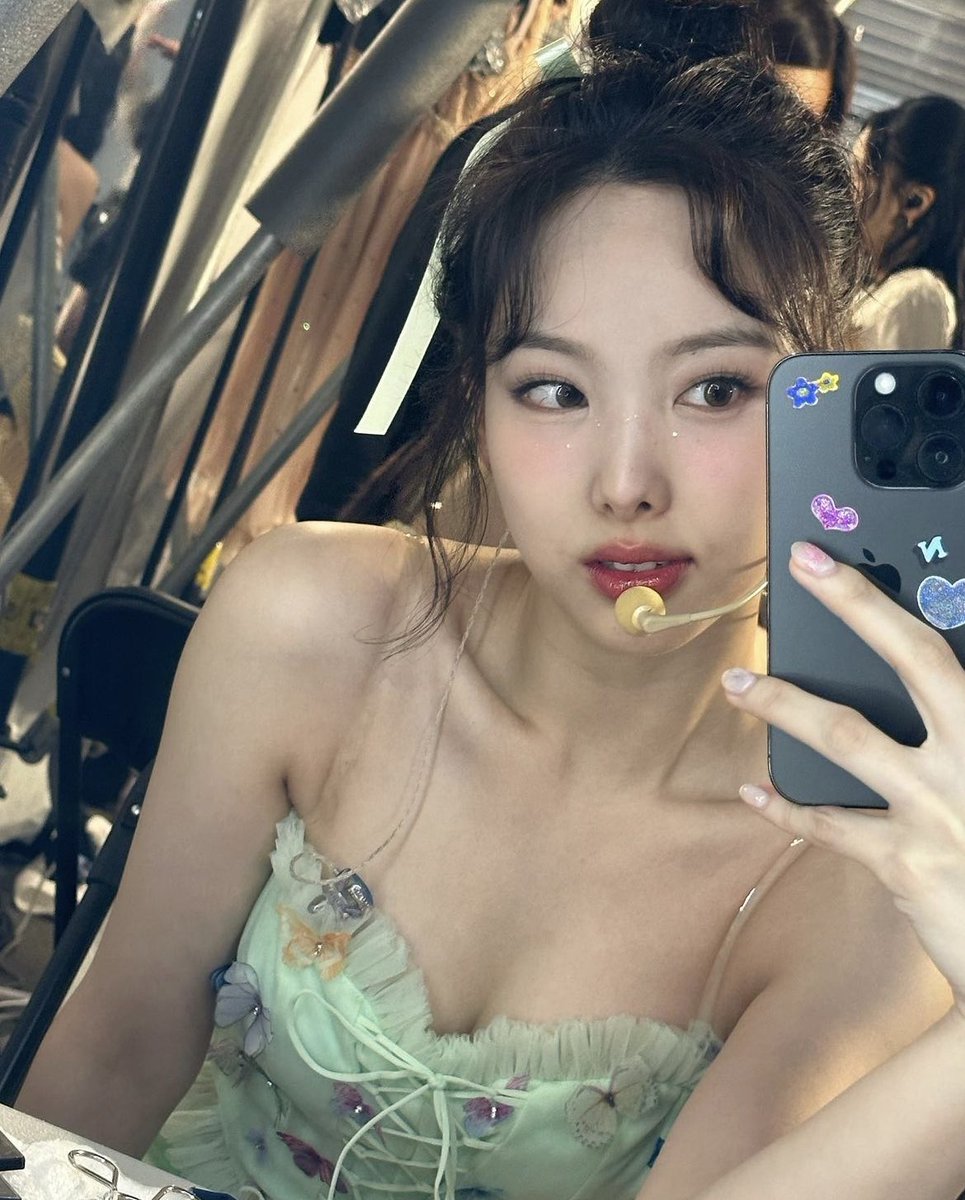 nayeon archive tweet media