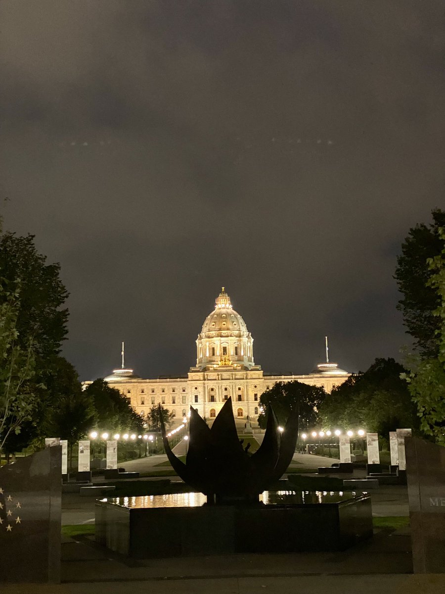 mn_atag's tweet photo. Day 2 view. Up at 4 am and arrived at my St. Paul office by 6 am.  The view is magnificent. https://t.co/HwbJ6fO5uZ