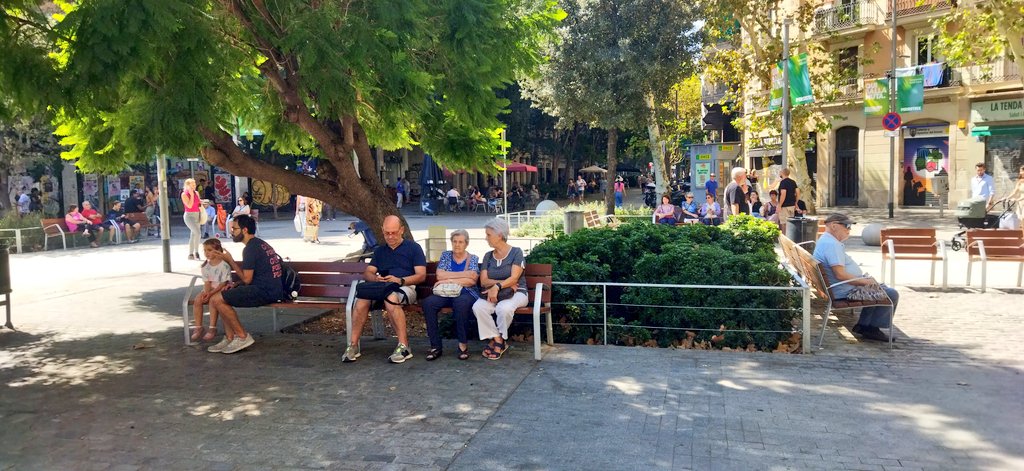 Espero Senyors i Senyores de <a href="/BarcelonaOberta/">Barcelona Oberta</a> que també aconsegueixin desmuntar el carrer Comte Borrell i la Superilla de #SantAntoni per què tanta felicitat, tranquilitat i bon rotllo és insuportable. Vull tornar a una ciutat pensada exclusivament pels cotxes i no per la gent.