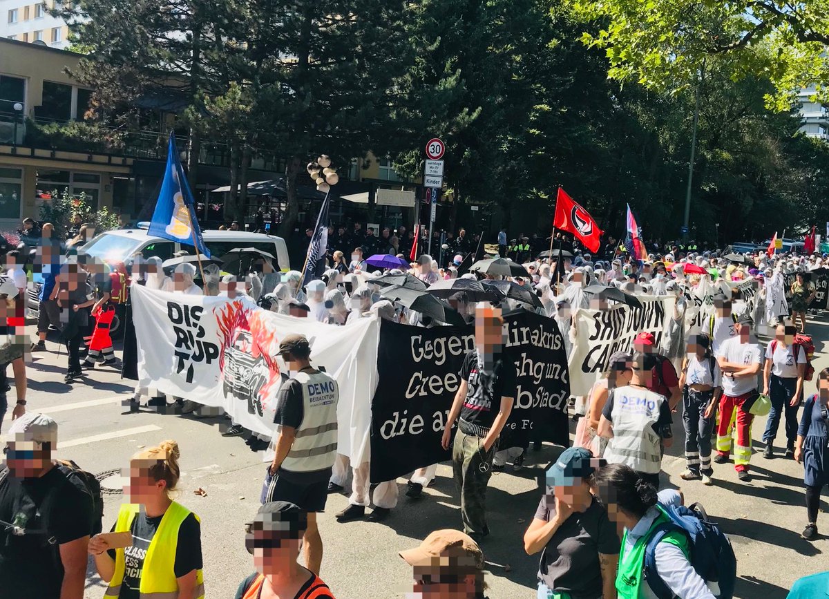 antifa nt (@afa_nt) on Twitter photo „München - Autostadt wir haben dich zum kotzen satt“ einige Tausend Leute auf der #BlockIAA Demo
#muc1009 1/3 „München - Autostadt wir haben dich zum kotzen satt“ einige Tausend Leute auf der #BlockIAA Demo
#muc1009 1/3
