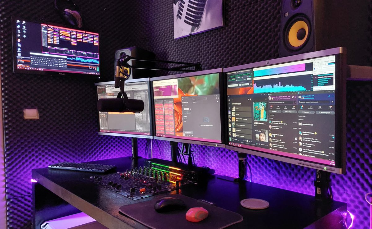 ziekenverzorger's tweet photo. Luister volgende week zondag 17 september tussen 11:00 en 14:00 uur naar mijn radioprogramma: “Een Berg muziek 🎶 “ op https://t.co/eR5qHpiGgX Heb je een verzoekplaatje dan kun je die hieronder 👇🏻👇🏻👇🏻 achterlaten! #radio #radioprogramma #muziek https://t.co/QIJYOkausc
