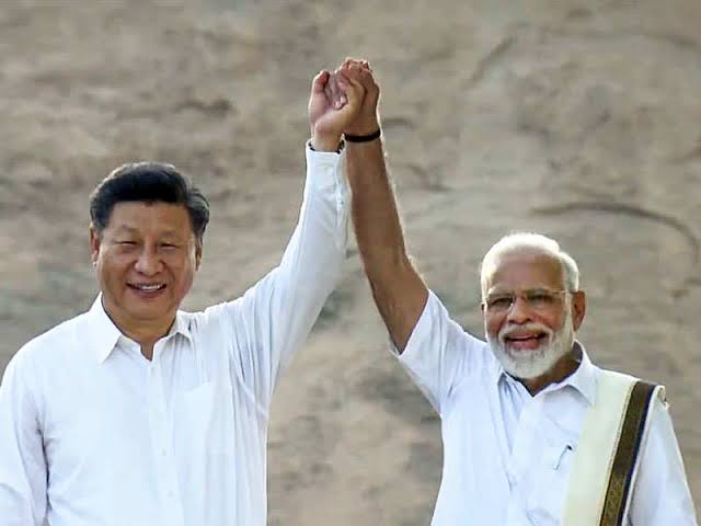 DrVijaiShanker2's tweet image. #TripleEngine 
● पहला इंजन दगा हुआ 
● दूसरा इंजन धक्कापरेड 
● तीसरा इंजन बैटरी फेल 
जनता फटेहाल 
मोदी मितरा मालामाल