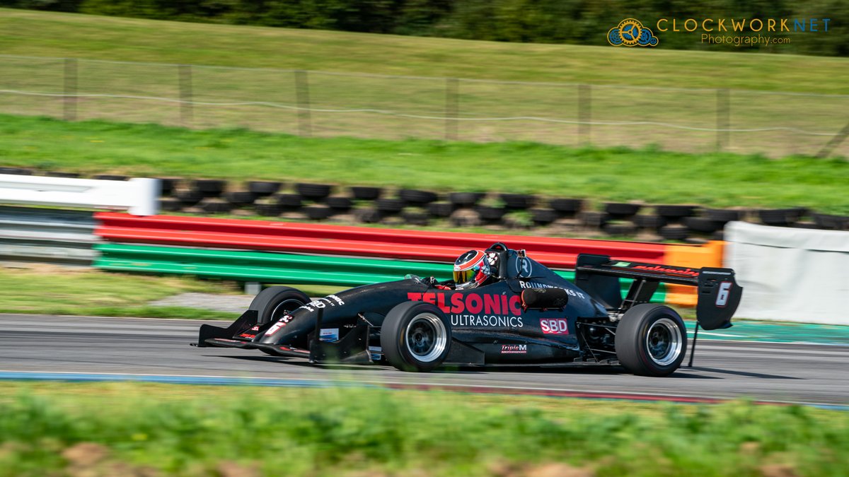 As the season gallops passed, dropped into @PembreyCircuit for the first day of the @barc_wales Autumn Sprint weekend. Great collection of cars tearing it up in the autumn sun. #sprintracing #ukmotosport #motorsport