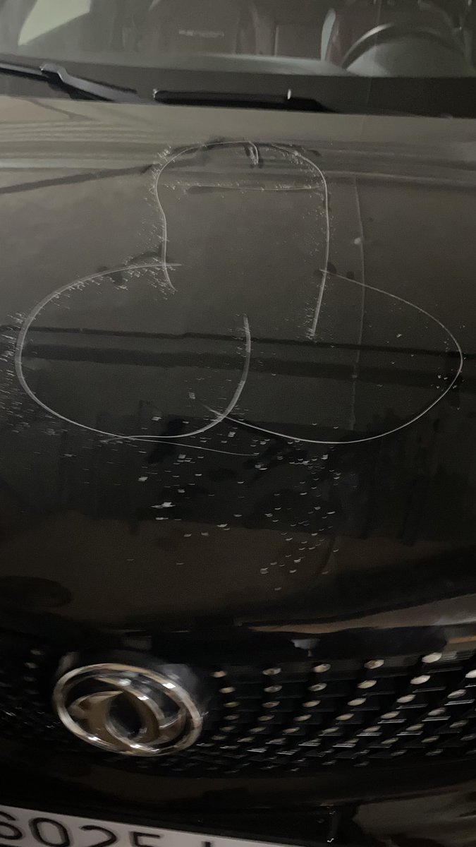 danywor's tweet photo. “¡Necesito consejos para atrapar al hijo de PTA del vecino que rayó mi coche por segunda vez! ¡Estoy desesperado por escuchar sus ideas! 🚗😡 #VecinoMolesto #Ayuda” https://t.co/00KVdZFop7
