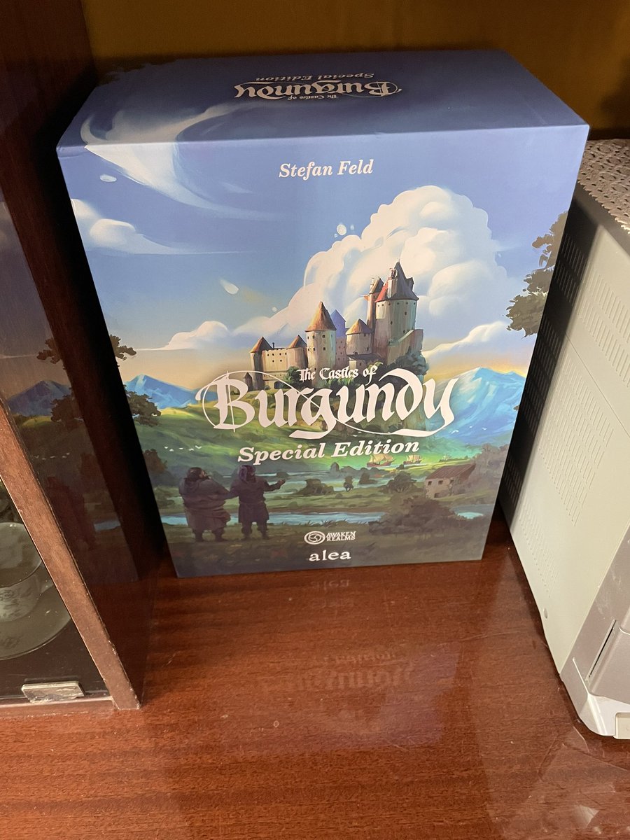 RubenMGames's tweet photo. Ya está aquí… #thecastlesofburgundy https://t.co/gRKF8U8rtQ