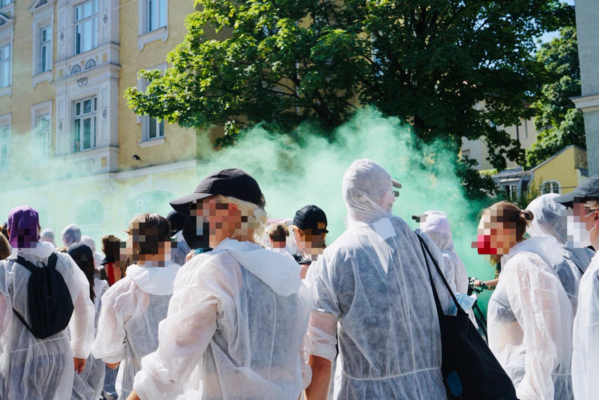 antifa nt (@afa_nt) on Twitter photo „Öffis für alle - und zwar umsonst! Alles für alle - und zwar umsonst!“
#BlockIAA #muc1009 1/2 „Öffis für alle - und zwar umsonst! Alles für alle - und zwar umsonst!“
#BlockIAA #muc1009 1/2
