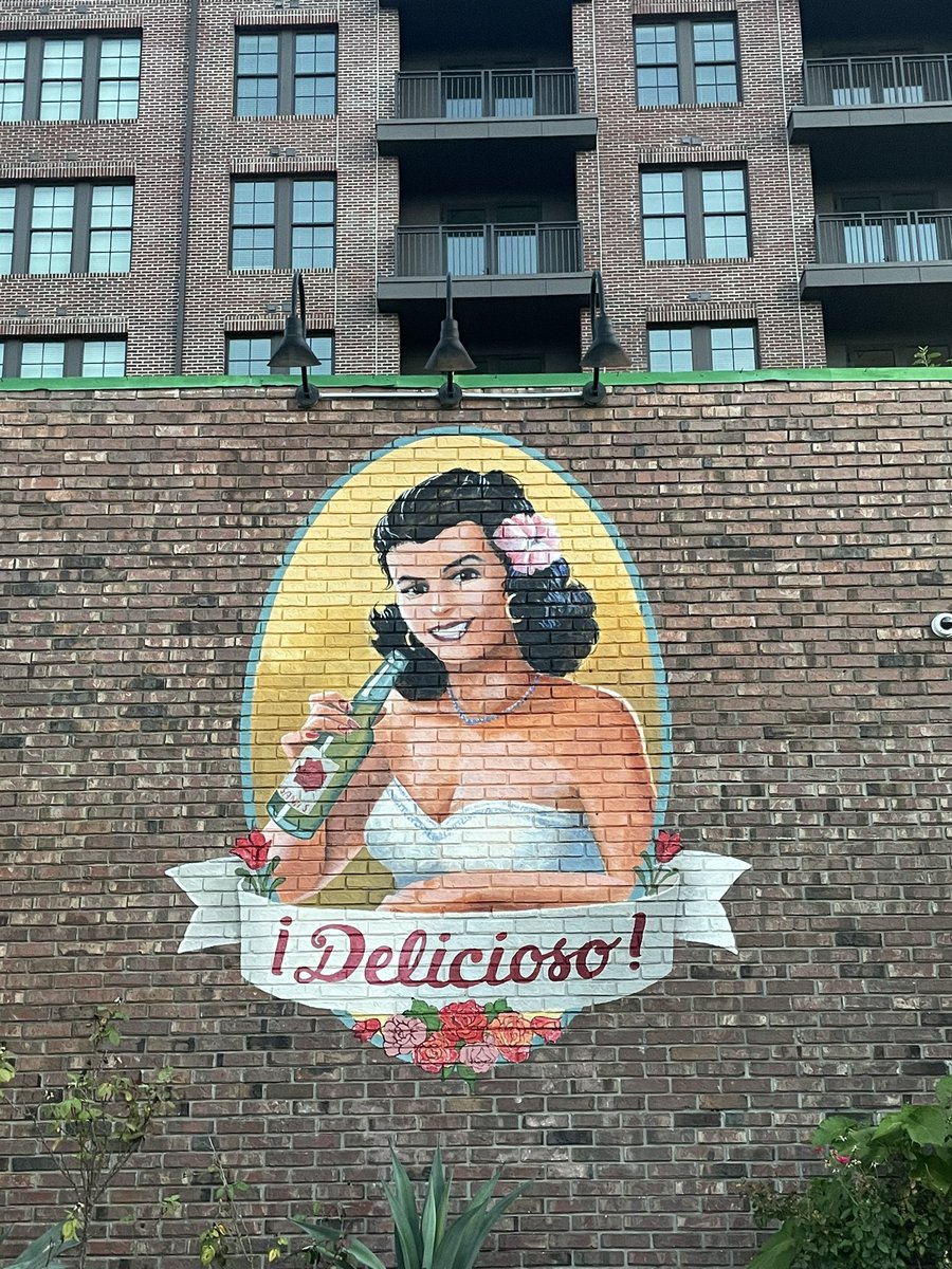 Love the inviting signage at Santi's 

#chseats #charlestonsc #charlestondaily