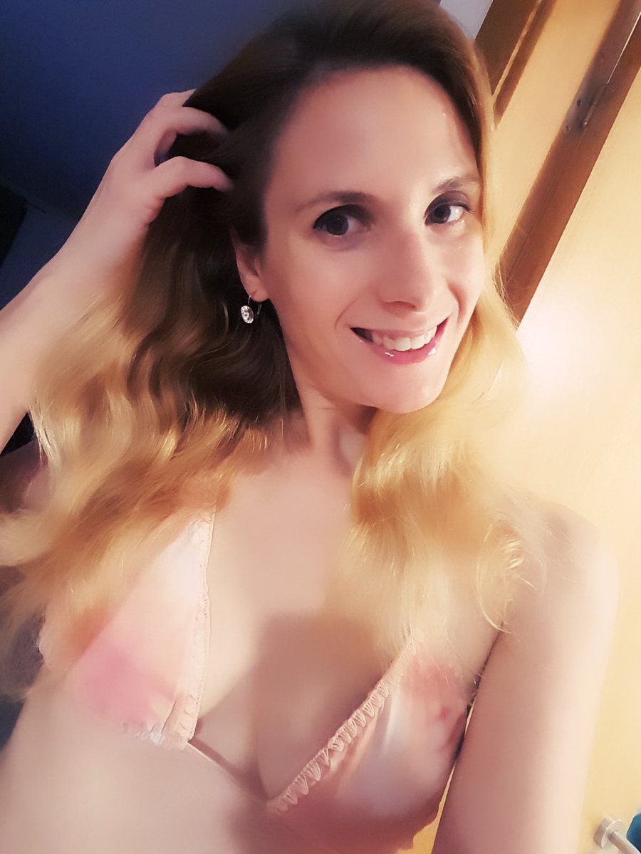 I need a hug right now.. 🤗❤️