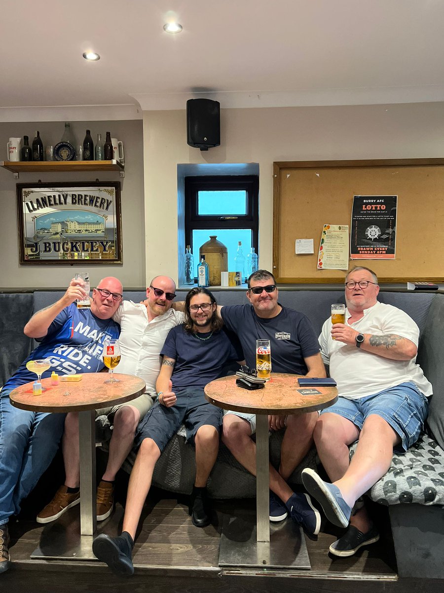 darrylevz's tweet photo. Sunday Club. https://t.co/5rzFBYmtdz