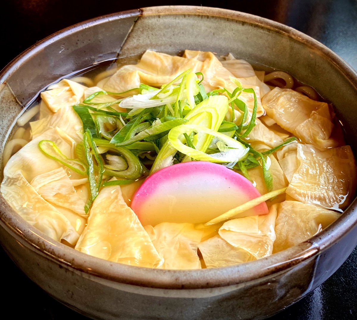 Hashimotokyoto's tweet photo. 当店のGoogleレビューが4.9の高評価を頂いていました。

出汁は国産の昆布と鰹節を毎朝仕込んでいますし、他の食材も厳選した地元食材ばかり。昨今の情勢は厳しいですが、評価をありがたく受け止めて邁進したいと思い���す。

https://t.co/1xl06TWWWe

#お食事どころはしもと #和食 #京都 #銀閣寺前 https://t.co/kZKjuHwgGk