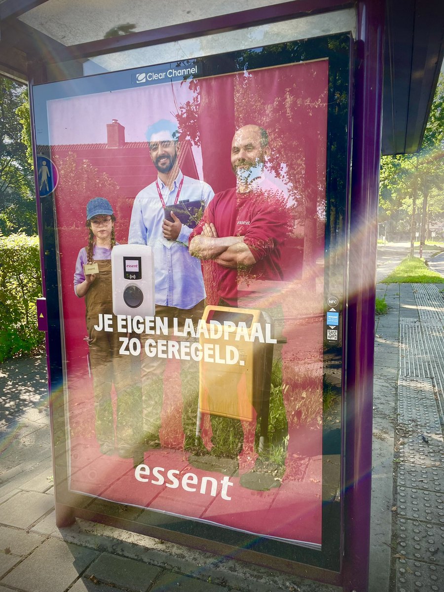 En dan dit zomaar tegenkomen op een zondagochtend tijdens een wandeling met de hond 🤩☀️📷

#inhetwild #outofhomeadvertising #commercialphotography #advertising #advertisingphotography #commercialphotographer #laadpalen #laadpaal #elektrischrijden #energie