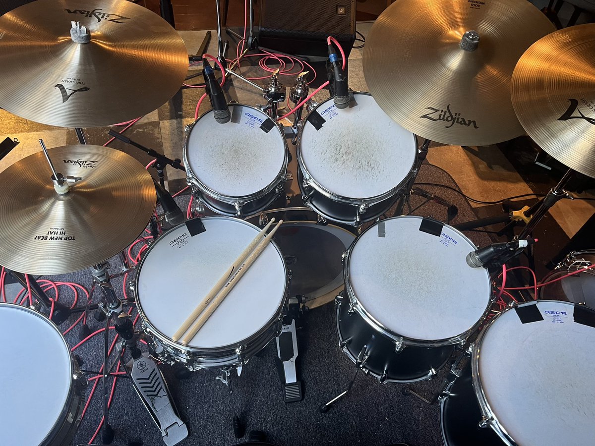 kotaro_drummer's tweet photo. 本日は昼間の梅田でのLIVEは中止になり夜のLIVEは神戸モズライトカフェにて♪♪
#モズライトカフェ #MosriteCafe #aspr #アサプラ #YamahaDrums #zildjian https://t.co/1Z1GcPBBcF