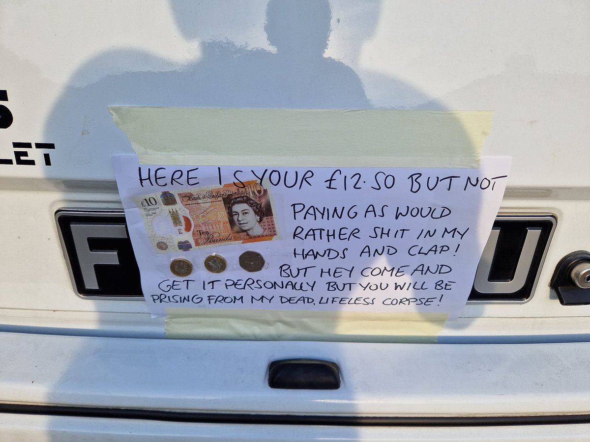 That’s one way to pay the ULEZ charge! 🤣🤣🤣.  @LeeHurstComic @AntiExtension #Stopulezconvoy #Stopulez