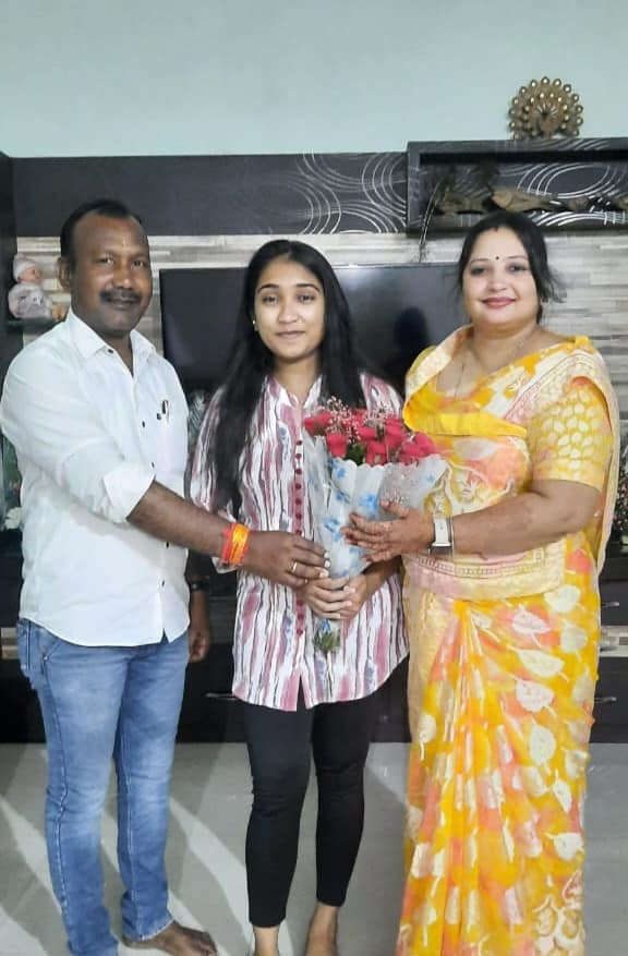 मेरी नातिन कुमारी भावना साहू   छत्तीसगढ़ से सबसे कम उम्र की डिप्टी कलेक्टर में चयनित हुई है उसके उज्जवल भविष्य की कामना करते हुए उसे आशीर्वाद दिए l