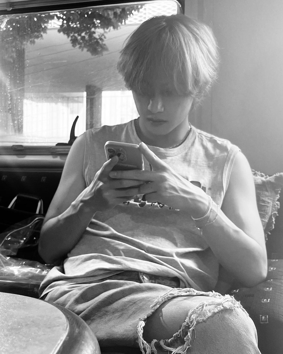 taehyvngpics's tweet photo. So beautiful 🩷 https://t.co/HQYDqwIhTB