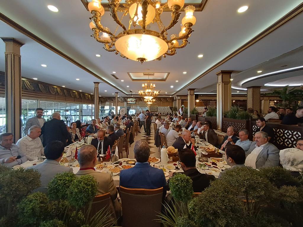 Fatihtunaa's tweet photo. Doğu ve Güneydoğu Kültür Sanat Derneğinin düzenlemiş olduğu programa, İstanbul Milletvekilimiz Sn. Prof. Dr. Cüneyt Yüksel ile birlikte katıldık. 

Programı düzenleyen Fuat Bodur Başkanımıza ve yönetimine teşekkür ediyorum.

#Yenidenİstanbul https://t.co/7R140ARvOE