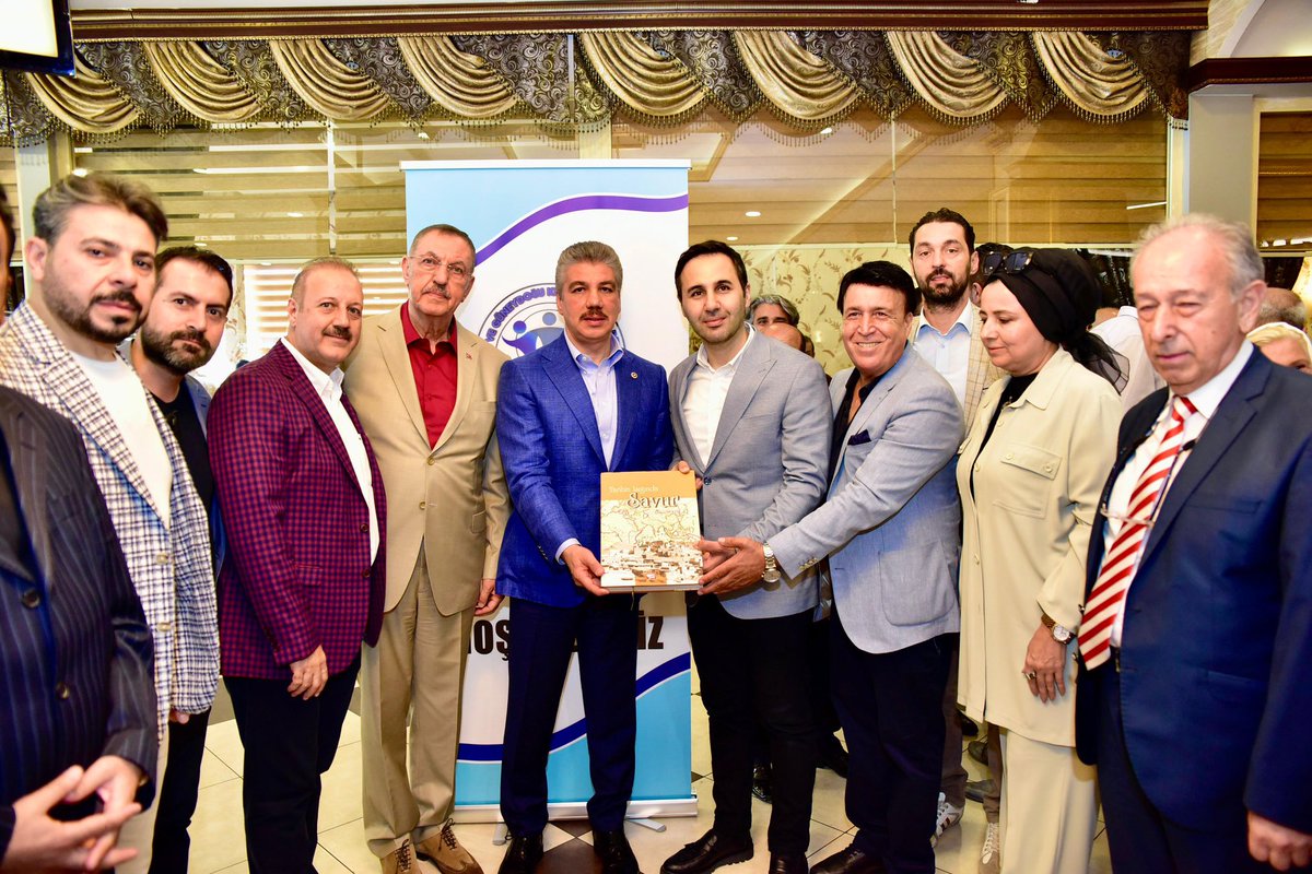 Fatihtunaa's tweet photo. Doğu ve Güneydoğu Kültür Sanat Derneğinin düzenlemiş olduğu programa, İstanbul Milletvekilimiz Sn. Prof. Dr. Cüneyt Yüksel ile birlikte katıldık. 

Programı düzenleyen Fuat Bodur Başkanımıza ve yönetimine teşekkür ediyorum.

#Yenidenİstanbul https://t.co/7R140ARvOE