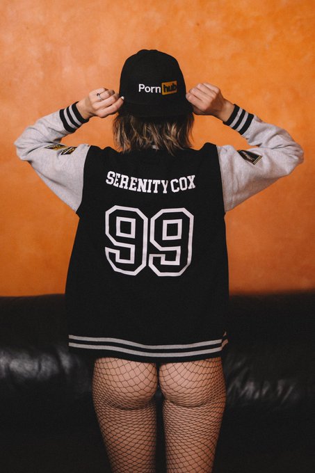 🍆 There is still time to watch and vote for my 40 min creampie compilation in @pornhub's Viewers' Choice