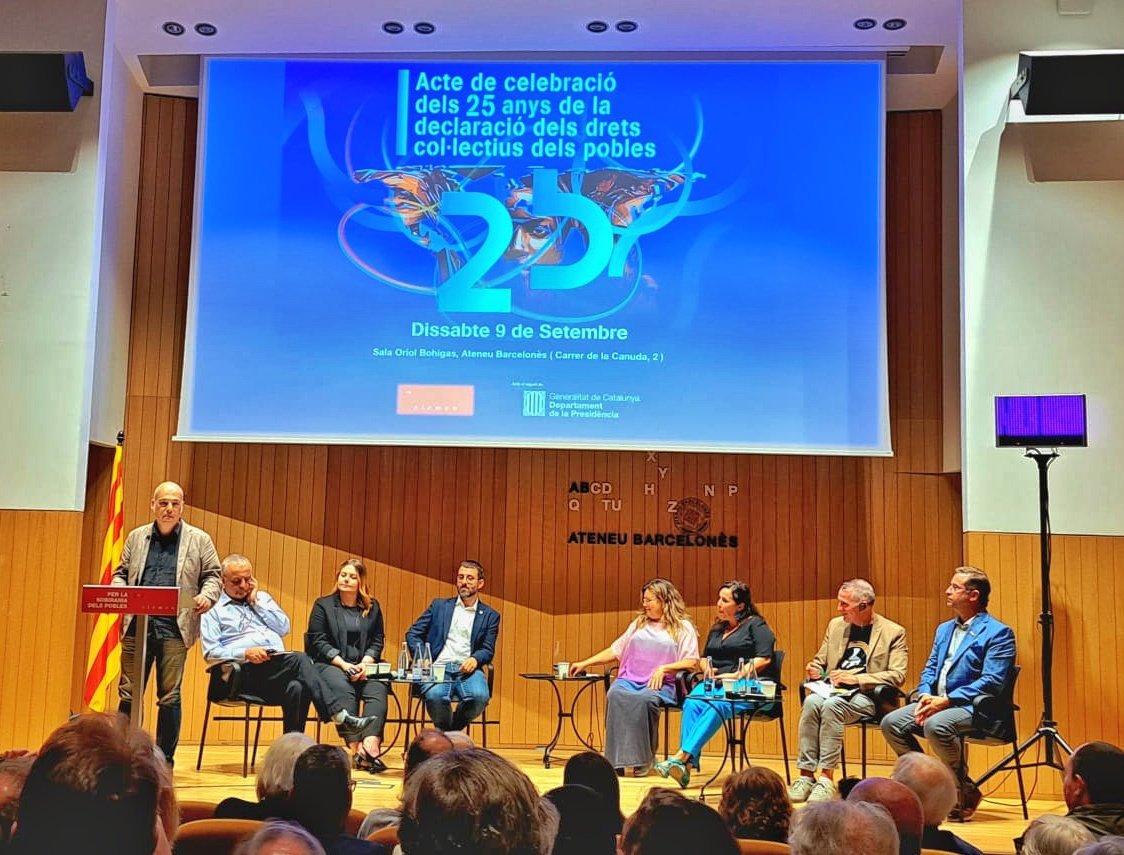 Des d'<a href="/elciemen/">CIEMEN</a> hem recordat el 25è aniversari de la Declaració Universal dels Drets Col•lectius dels Pobles a l'<a href="/ateneubcn/">Ateneu Barcelonès</a> amb el suport del <a href="/govern/">Govern de Catalunya</a> i acompanyats de delegacions de nacions sense estat, entitats, amics i amigues de l'internacionalisme solidari i de la llibertat.