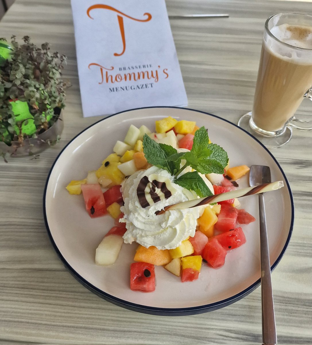 benjamin_dhont's tweet photo. Heel goede Brasserie 🥂#sofacafe #cafedamanhadoscampeoes #cafee #cafedamanha #caferacer #sgcafe #cafehoppingbkk #cafedamanhaemfamilia #hardrockcafe #gicafe #cafe #cafeathome #scafellpike #caferacers #homecafe #amocafedamanha #cafehopping #sydneycafe #cafeoninstagram https://t.co/Cq2sGidG22