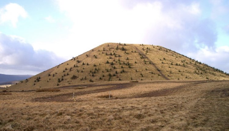 Always felt there was more to old Smokey than met the the eye, Industrial revolution just a red herring to cover up the truth….👀 Time to unveil this architectural gem #RCT, ancient Mexico, Egypt &amp; Rhondda, who knew 😆 <a href="/LoveTheValleys/">Valleys Regional Park</a> 
<a href="/rhonddaleader/">Rhondda Leader</a>
#rhondda #tylerstown #wales