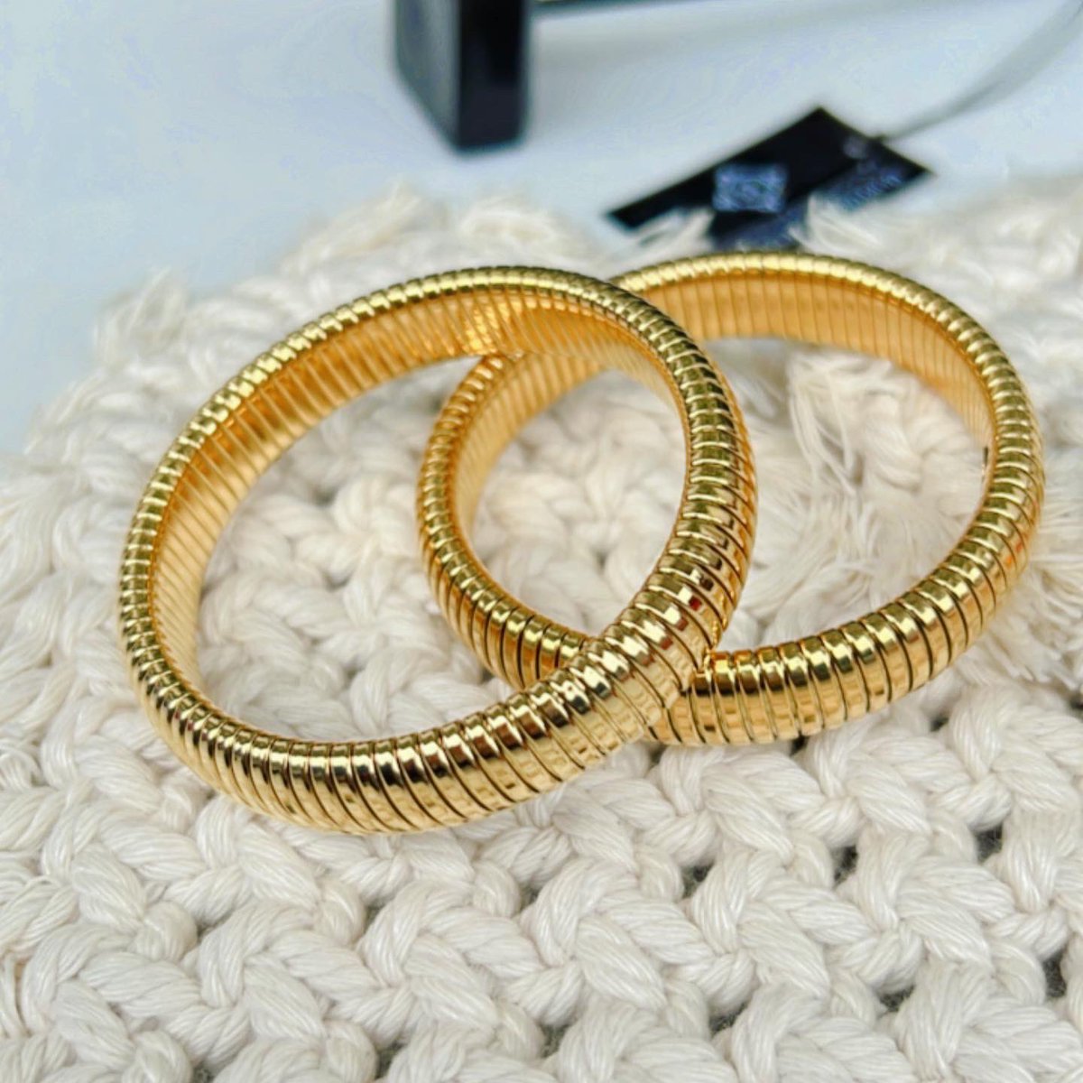 BukhariACCESSOR's tweet photo. “SNAKE BRACELET” | Boho 🔥 Style 😎 Bracelet bangle✨ in stretchable 💫 metal (Can fit small-medium-large size) ready to wear exclusively by #bukhariaccessories 
Single : 2500/-
Pair: 4500/-
#bangle #bracelet #goldbangle #bohochic #westernwear #jewel #AsiaCup2023 #IndiavsPak https://t.co/f2qnEexUxy