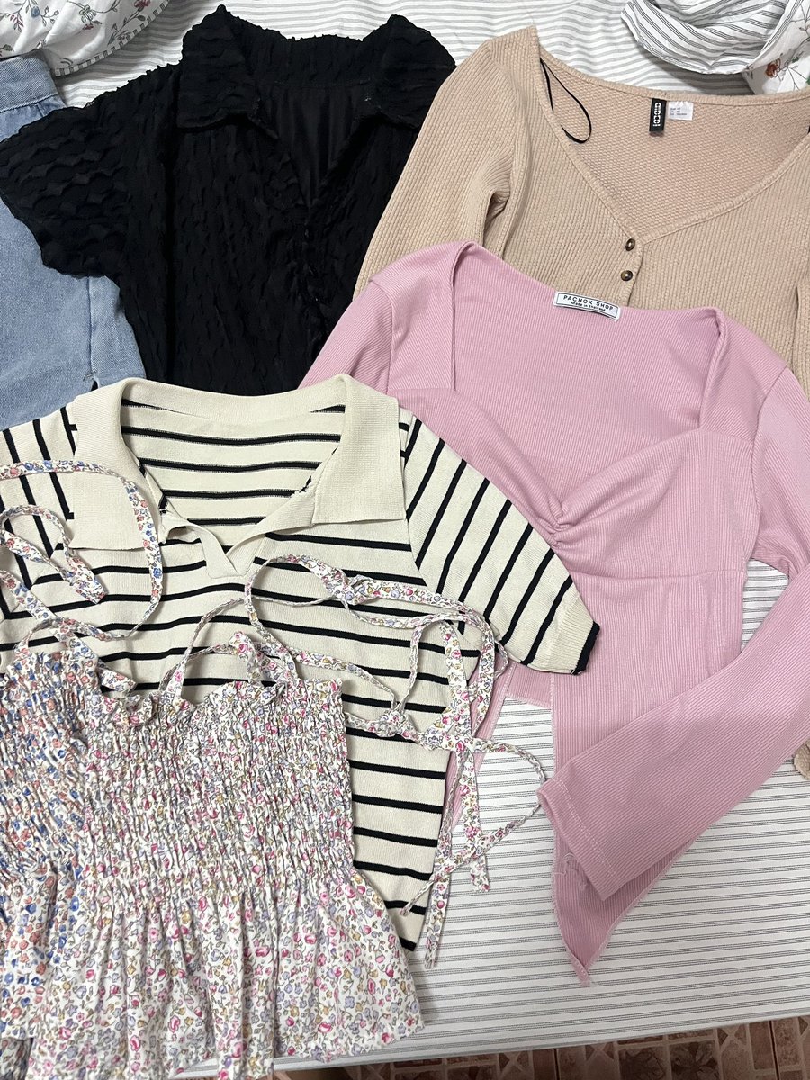 bbpt04's tweet image. โล๊ะเสื้อผ้าค่า มีมากกว่าในรูป 
ซักทำความสะอาดให้ทุกตัว
ราคาเริ่มต้น50฿ บางตัวไม่เคยใส่ค่า 
📍ลงพน.6โมงเย็น ปักลด5บาท

#ส่งต่อเสื้อผ้ามือสอง #ส่งต่อเสื้อผ้ามือ2 #ส่งต่อเสื้อผ้ามือสองสภาพดี #ส่งต่อเสื้อผ้า #ส่งต่อเสื้อผ้าราคาถูก #โล๊ะตู้เสื้อผ้า