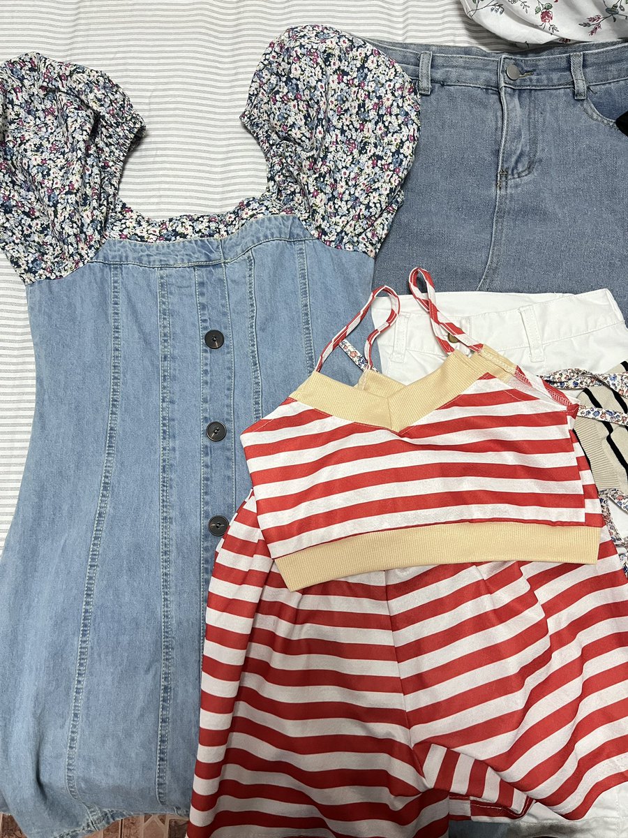 bbpt04's tweet image. โล๊ะเสื้อผ้าค่า มีมากกว่าในรูป 
ซักทำความสะอาดให้ทุกตัว
ราคาเริ่มต้น50฿ บางตัวไม่เคยใส่ค่า 
📍ลงพน.6โมงเย็น ปักลด5บาท

#ส่งต่อเสื้อผ้ามือสอง #ส่งต่อเสื้อผ้ามือ2 #ส่งต่อเสื้อผ้ามือสองสภาพดี #ส่งต่อเสื้อผ้า #ส่งต่อเสื้อผ้าราคาถูก #โล๊ะตู้เสื้อผ้า