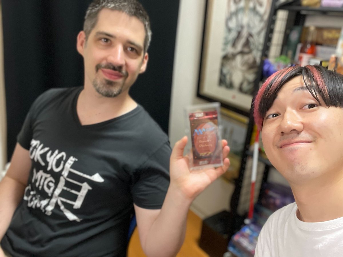TokyoMTG's tweet photo. 📺オンラインブース配信開始しました📺

オーナーのシュミット・ハイコ(@MTGHeiko)が登場！
代表のニシデ(@zedoji)と一緒に東京MTGの現状と将来について話します！

そして、特別なパックの開封もあるとかないとか…？

ご視聴はこちらから⏩
https://t.co/r8aMYLPRHe https://t.co/ZTdpX4GFll
