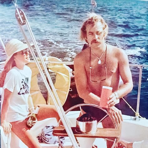 Seldom stumble, never crumble
Try to tumble, life's a rumble
Feel the stinging I've been given
Never ending, unrelenting
Heartbreak searing, always fearing
Never caring, persevering
Sail on, sail on, sailor