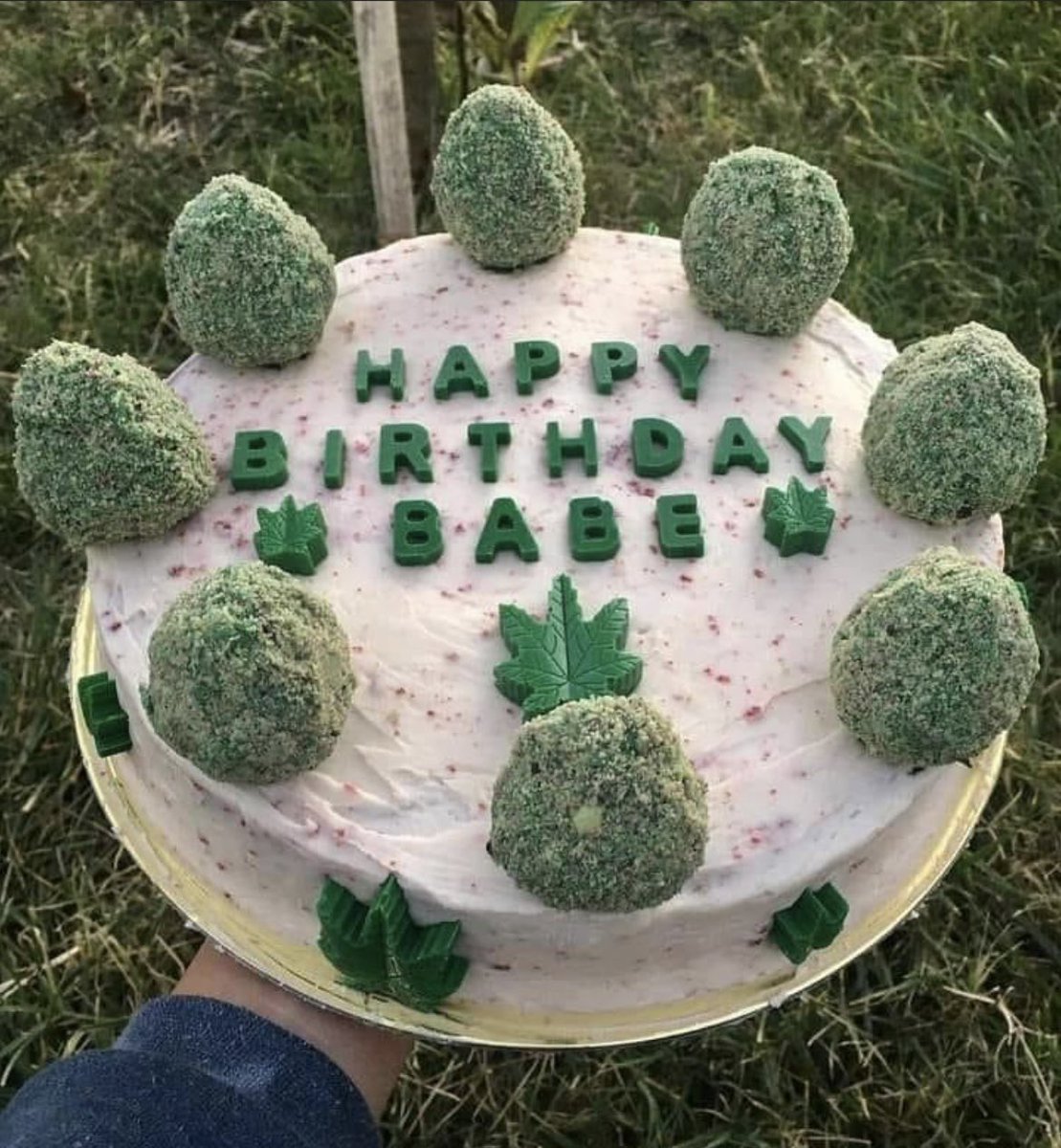 Amazing cake from #northernirelandsmokingclub 💚 
#cannawebportal #StonerFam #STONER #CannabisCommunity #cannabisgrower #cannabisindustry #NorthernIreland