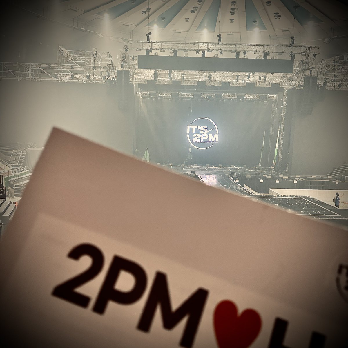 하😍 너무 좋았다❤️ 오전 출근 했다가 15주년 기념 아트하러 네일샵 갔다가 허겁지겁 오는 바람에 갖은 우여곡절을 겪고 결국 시작 10분 전에 겨우 당도할 수 있었지만.. 다 이겨! 온 몸이 뻐근하고 ㄱ피곤하지만 투피엠이 다 이긴다고!!🔥🔥간만에 힐링👍이제 다시 일상으로..🥺 아니..일단 집으로..