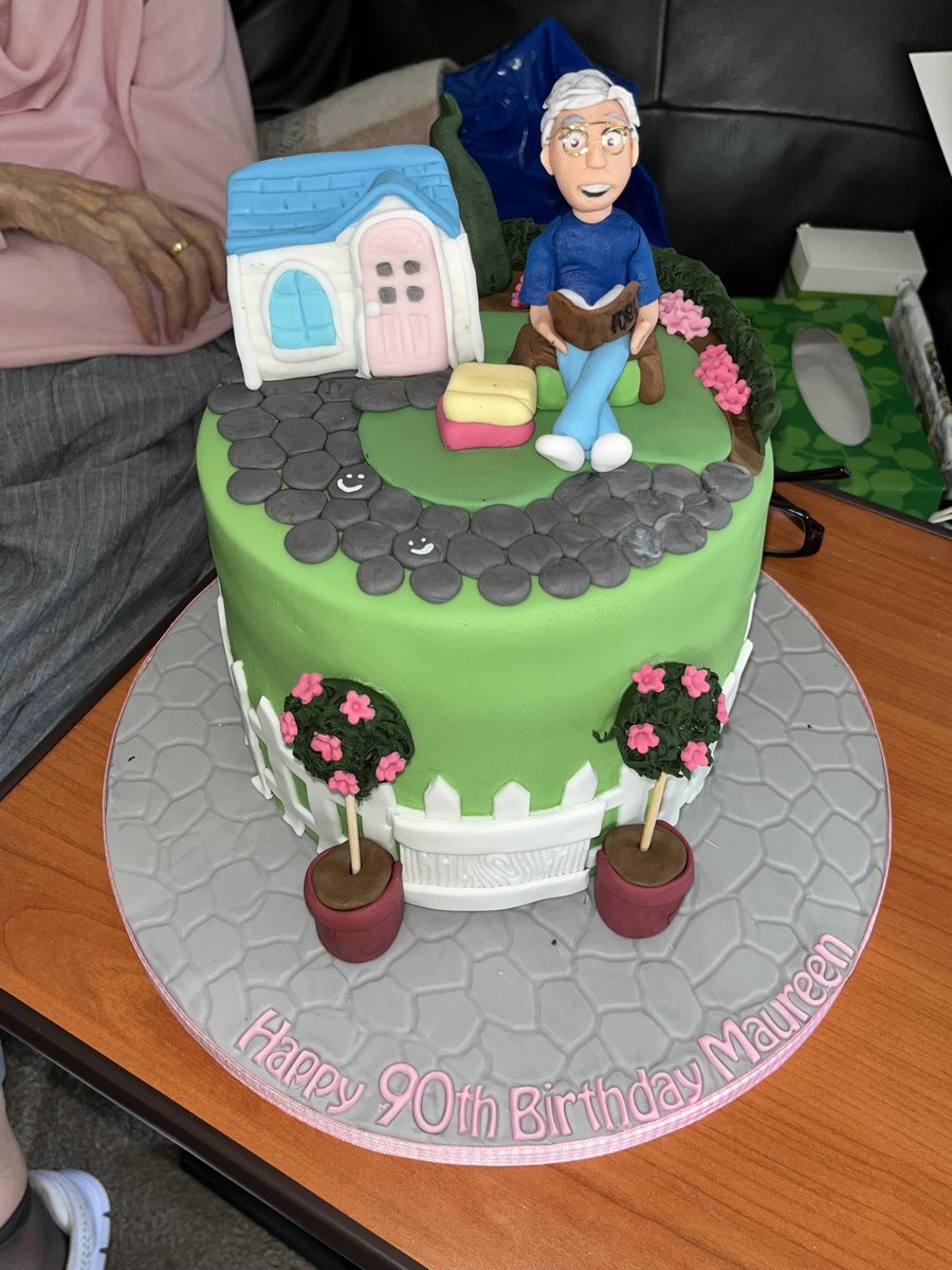 moyas's tweet photo. THE most amazing cake yesterday for the Nana's birthday. So many memories just in one cake ❤️ https://t.co/gbHGZwi5wl
