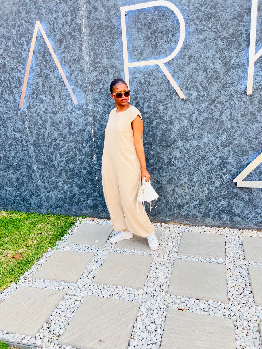 AtlangThandiwe's tweet photo. Letting my soul glow 💫✨ https://t.co/lslzD6TPrG
