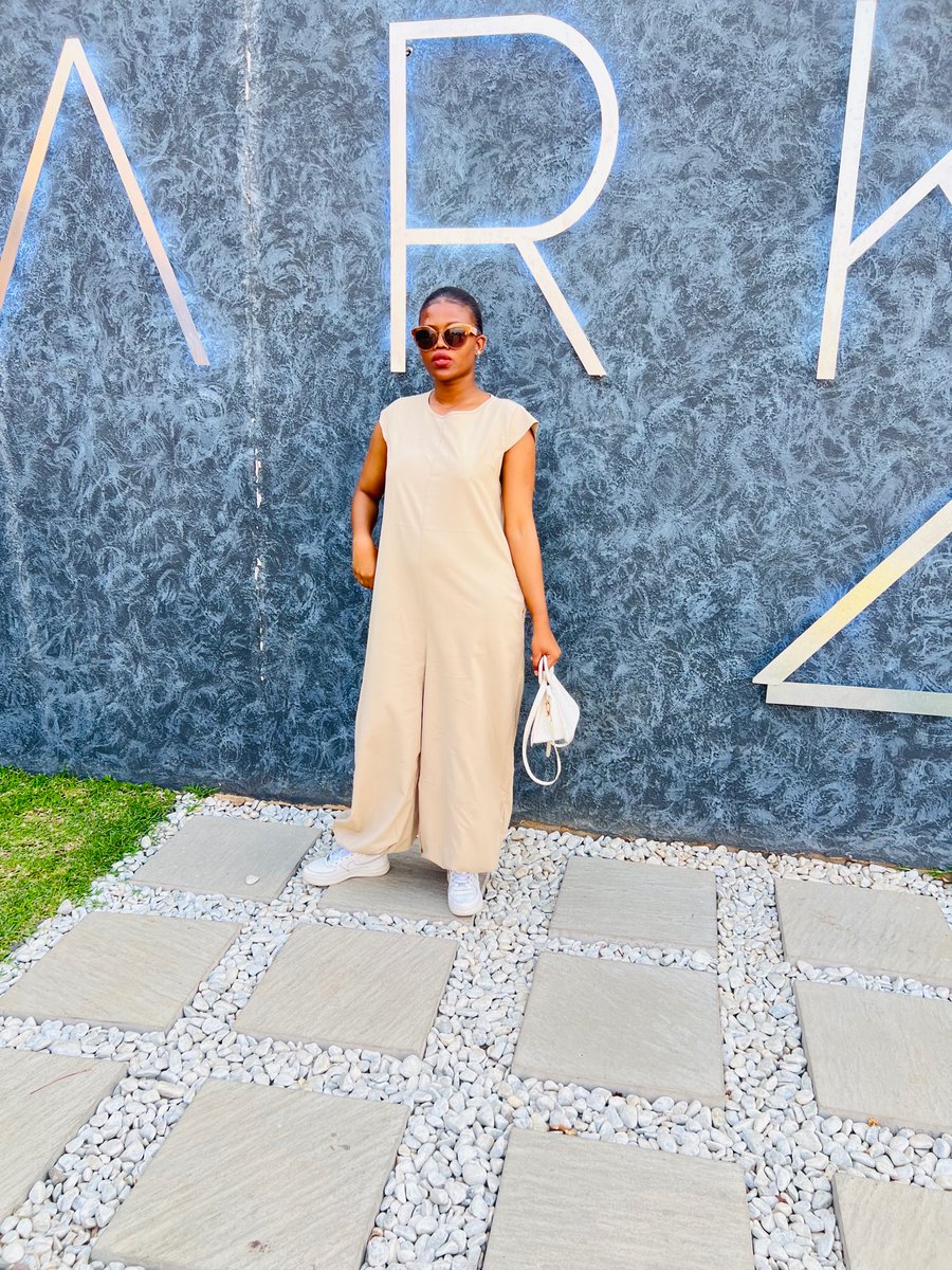 AtlangThandiwe's tweet photo. Letting my soul glow 💫✨ https://t.co/lslzD6TPrG