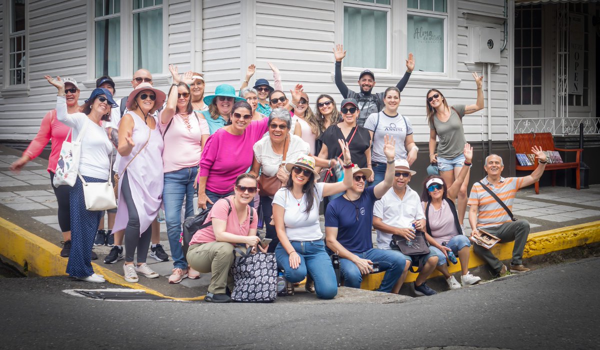 Este sábado 9 de setiembre tuvimos la experiencia del recorrido histórico por Barrio Amón. Un grupo que disfrutó mucho y tuvo su encuentro con la historia de San José, de la mano del cronista urbano Arq. Andrés Fernández