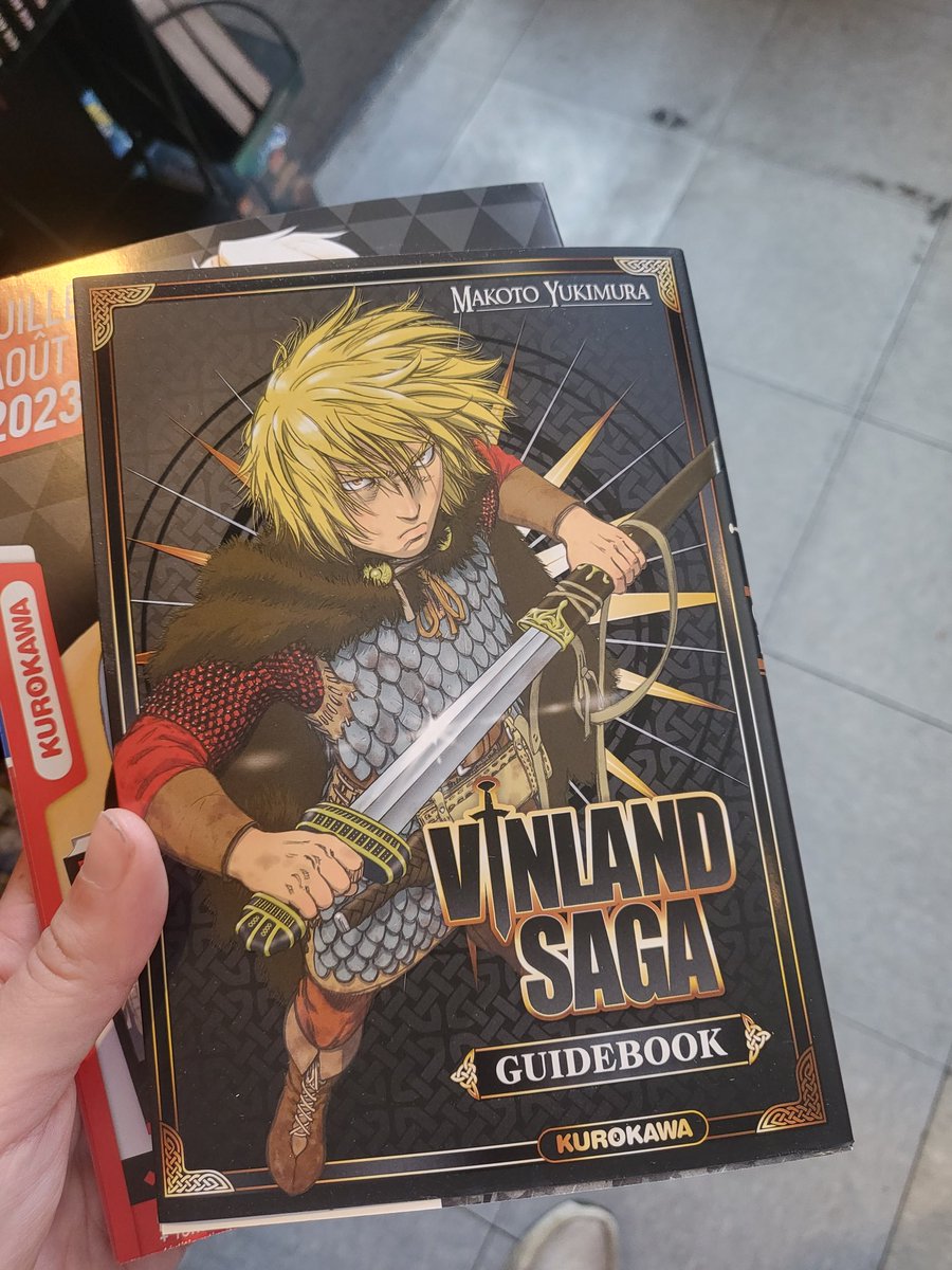 HighlandManga's tweet photo. I had an amazing day here!! Read until I almost fell asleep, then picked up a Vinland Saga guide in French! https://t.co/SMGTHV8hpt