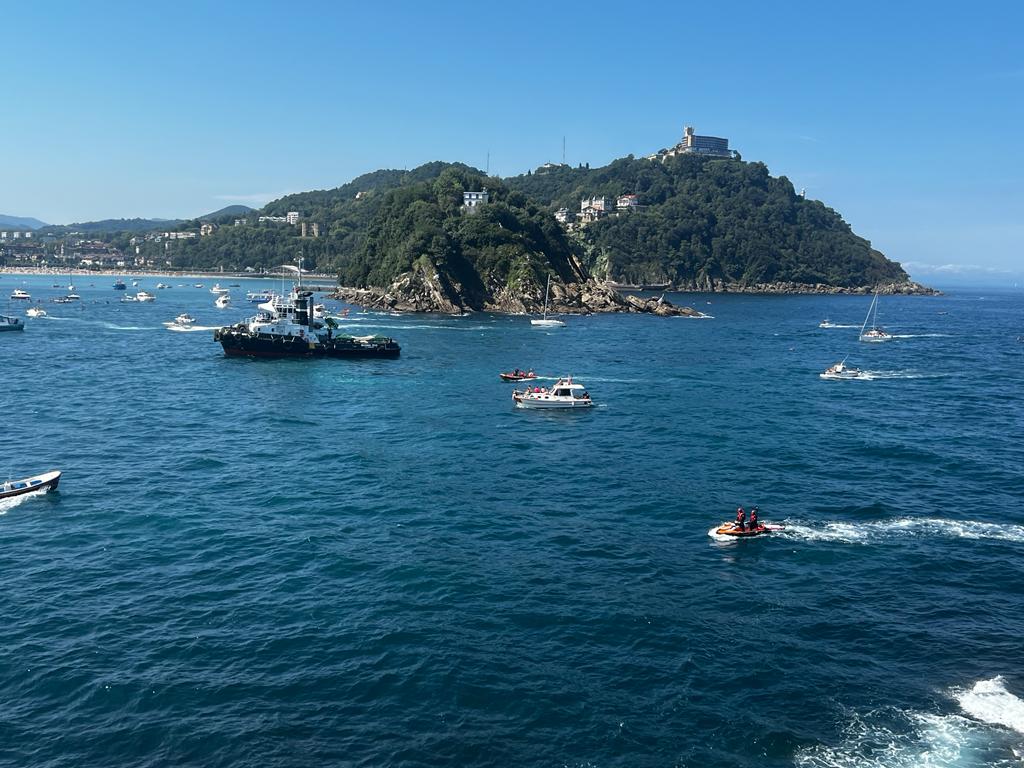 BomberosDonosti's tweet photo. #Babeszibila arloko lankideak ez dira bakarrik egon estropadetan, #suhiltzaileak ere uretan aritu gara prebentzio lanetan. https://t.co/ABmLwFNsQ9