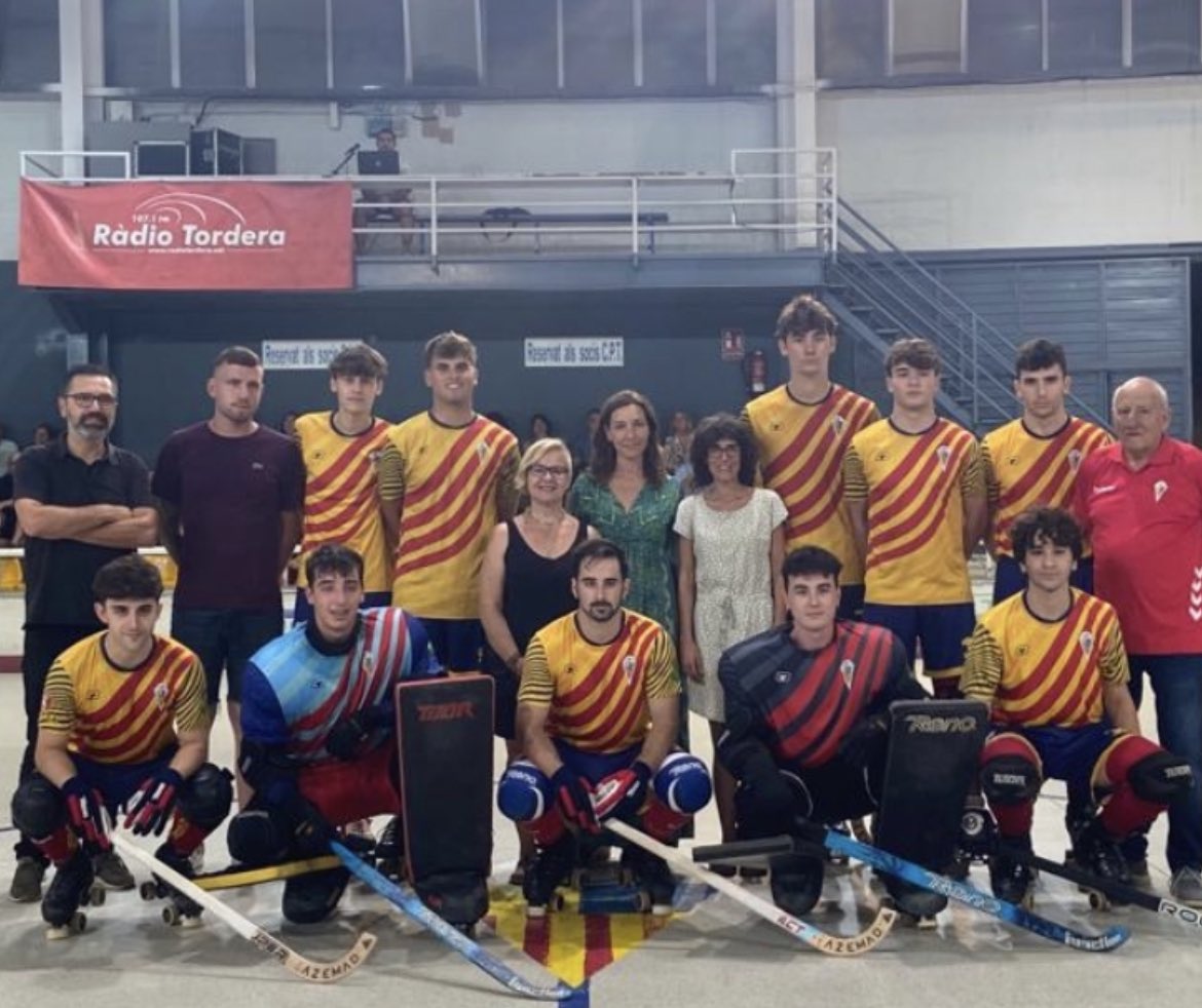 [🏑] La selecció catalana guanya a Tordera (2-5) en un partit molt dinàmic i bon joc x part dels dos equips.
Fem costat a la presidenta del <a href="/clubpatitordera/">Club Patí Tordera</a> Carme Vila.
Agraïm el suport <a href="/Aj_Tordera/">Ajuntament de Tordera</a> 
amb la presència de l’alcaldessa, <a href="/elisabetmp/">Elisabet Megias Pinós</a> i la regidora d’Esports Toñi García