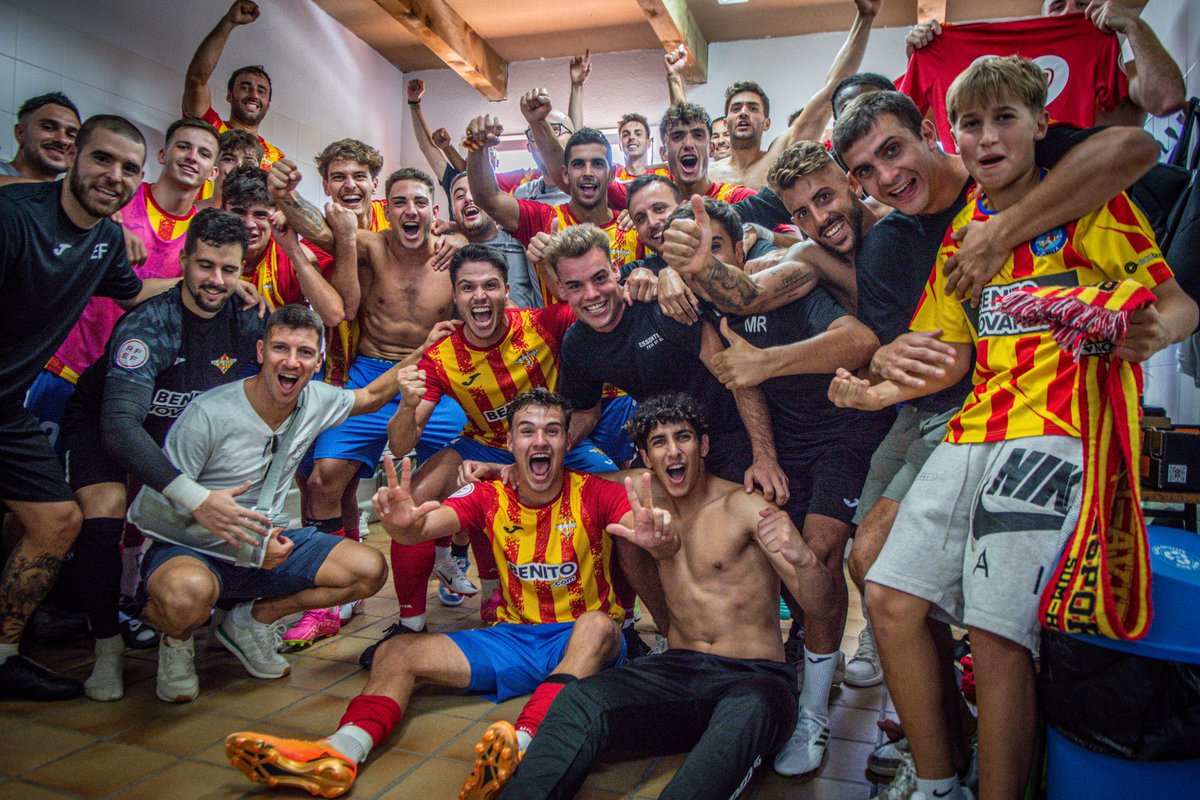 📸➕3️⃣

La que foto que tots estavem esperant.

Els primers 3 punts.

#TonaGironaB #SomHiTona #3RFEF5