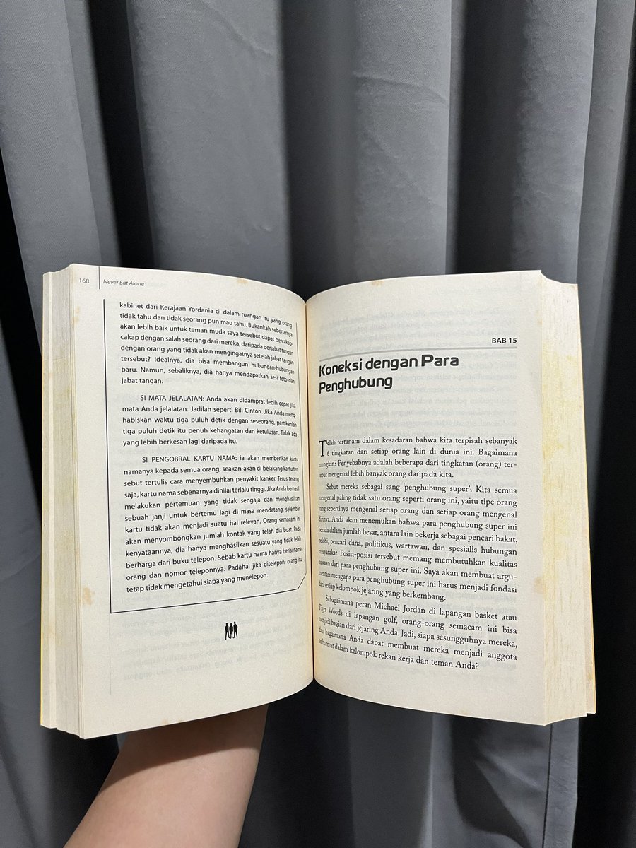 Jadi inget salah satu bab buku "Never Eat Alone". Koneksi dengan Para Penghubung, dr hasil penelitian klasik nunjukin 56% dari peserta survei dpt kerja dari koneksi pribadi atau biasa kita sebut "orang dalam". 😁

Jadi, bergaullah sama para ordal jgn sama pemain slot 😭👍