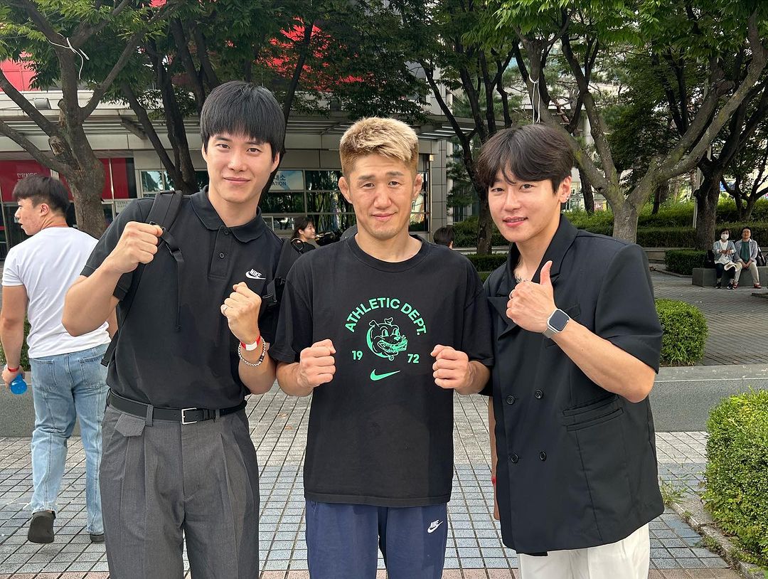 AlphaBAT_Fan_FR's tweet image. 26.08.23 | INSTA | #Beta 

🇨🇵 Athlète de Road Fc "Moon Jaehoon", que je respecte vraiment, tu as fait un excellent travail 😃

🇬🇧 Road Fc athlete "Moon Jaehoon" who I really respect, you did a great job😃

#Roadfc #MoonJaehoon #OctagonmultiGym #Forground #KimJunsu #Anyang 

APBFR
