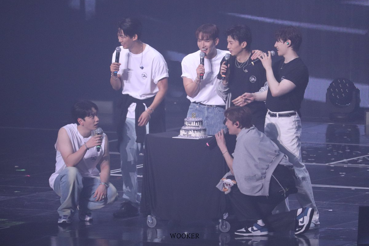 WOOKER0430's tweet photo. 2PM 15주년 축하해💗❤💚💙💛💜 https://t.co/JRpD7mdKnh