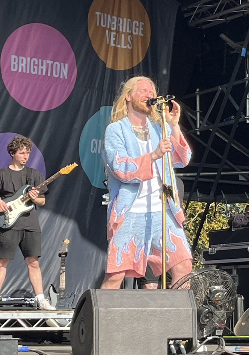 A hot one in St Albans yesterday ☀️ for @Pubinthepark_ A bonus to see @chefatulkochhar & @SamRyderMusic was in good voice. Trying to keep cool on the Firepit Stage were @samandshauna Today Ainsley’s cooking @AinsleyFoods & the @jayrayner1 Sextet & @UB40OFFICIAL are playing 👍