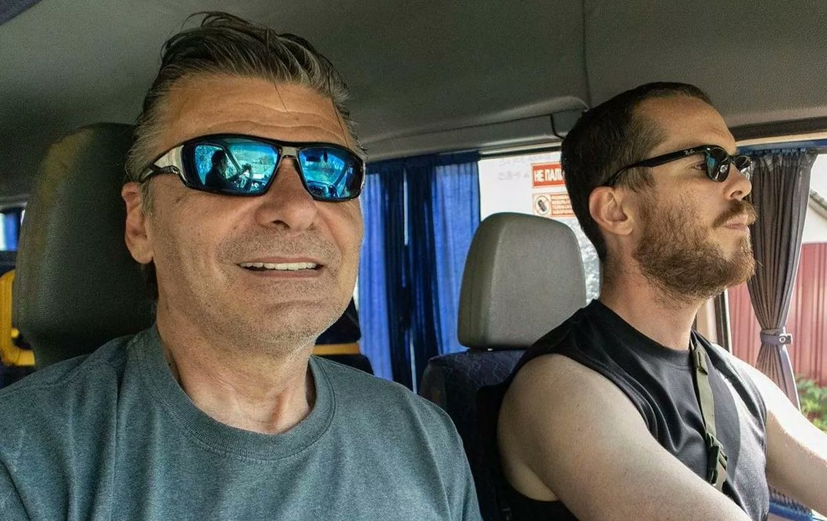 HromadskeUA's tweet photo. росіяни атакували автівку іноземних волонтерів — загинуло двоє людей. Волонтери планували оцінити потреби жителів Іванівського на Донеччині, але потрапили під обстріл, коли їхали зі Слов’янська в напрямку Бахмута.

Від прямого удару автівка перекинулася і загорілась. У машині перебували німець Рубен Мавік, швед Йохан Матіас Тир, канадець Ентоні Ігнат та іспанка Емма Ігуаль, яка була директоркою організації. Мавік і Тир отримали важкі осколкові поранення та опіки, Ігнат та Ігуаль загинули

На фото один із загиблих волонтерів

Фото: Instagram/road2relief_ua

https://t.co/sPF3L4s3zo