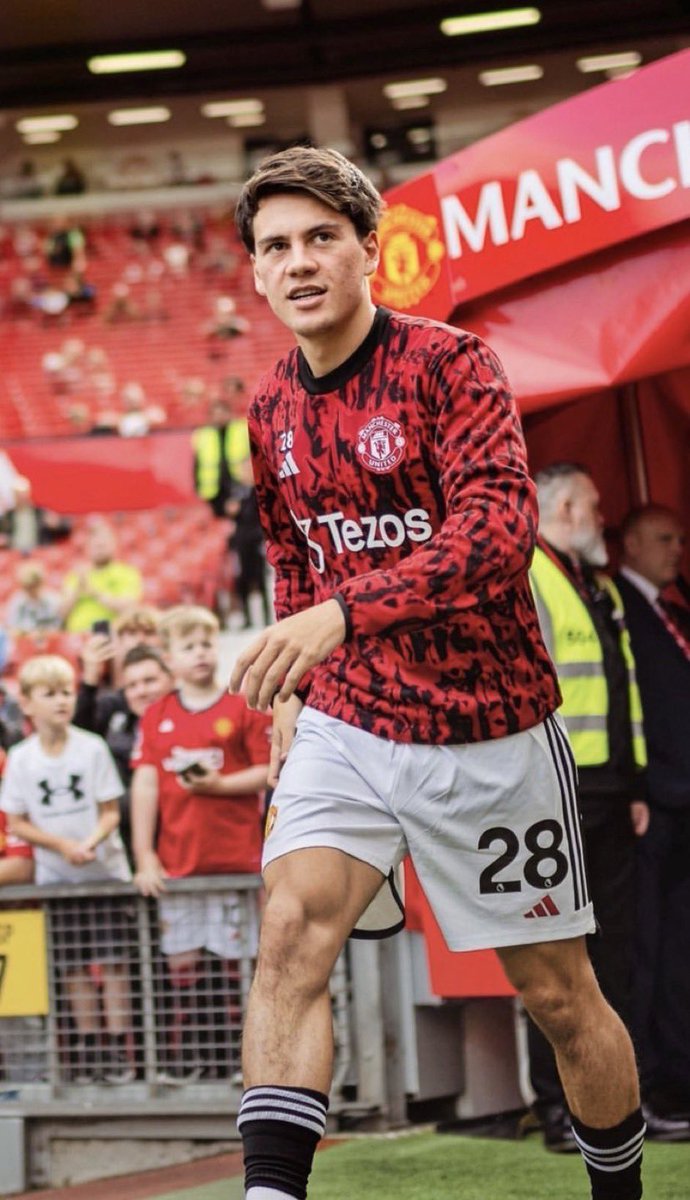 If Facundo Pellistri plays even 60 minutes of football across the next couple of games, I’m telling you, he’s getting an assist for a Rasmus Højlund goal. Højlund will absolutely feast on those Pellistri crosses and cut-backs from the by-line. He’s brilliant at getting that extra