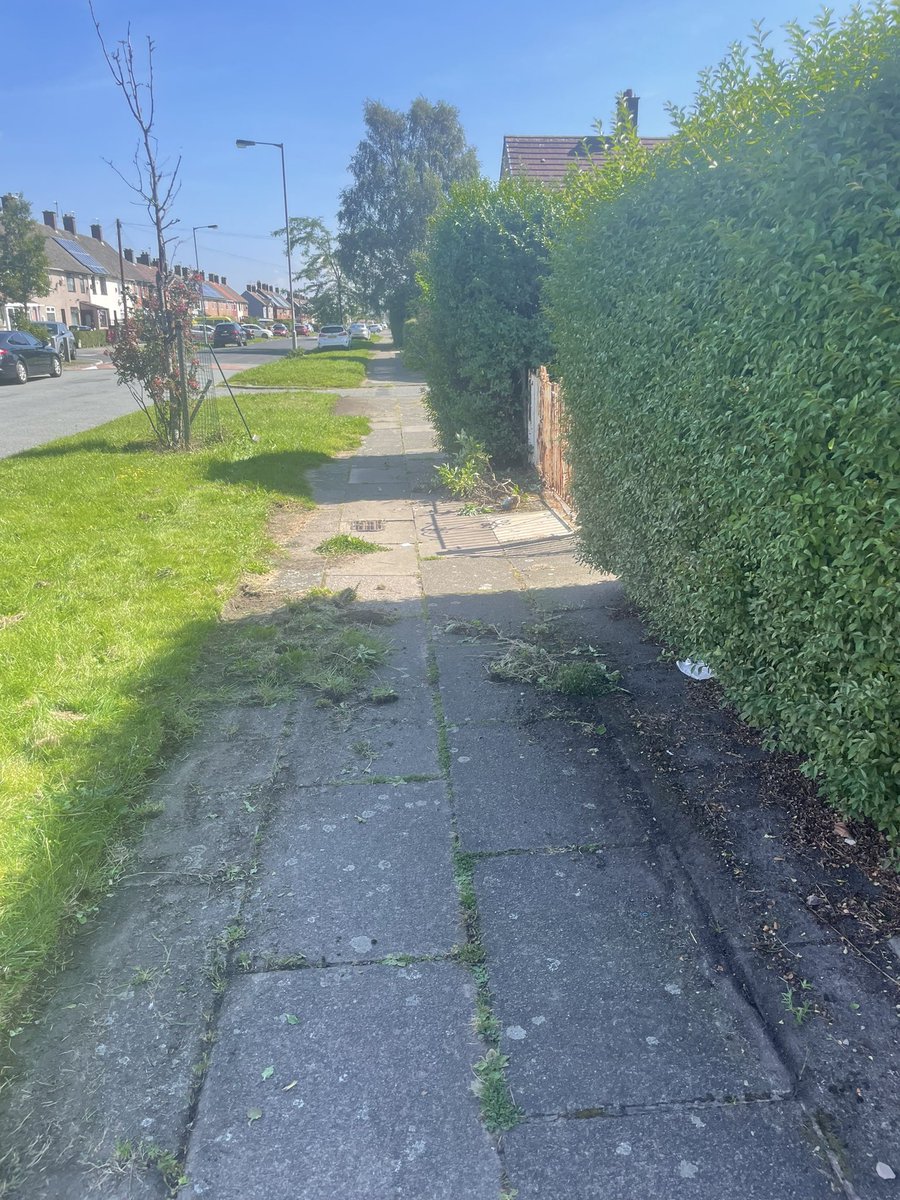 vitoman76's tweet photo. @lpoolcouncil does my mum get a rebate of her council tax for maintaining the pathways in front of their house? https://t.co/rJOVy9l01G