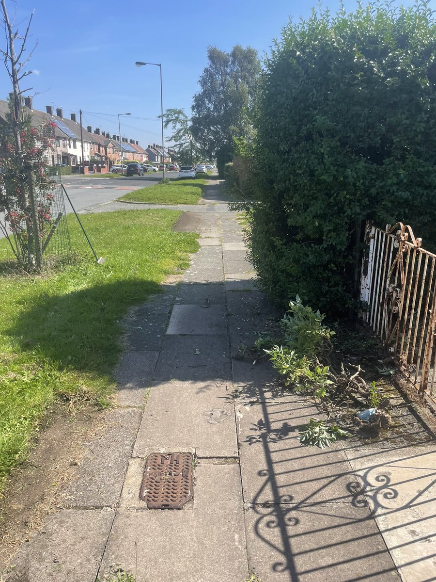 vitoman76's tweet photo. @lpoolcouncil does my mum get a rebate of her council tax for maintaining the pathways in front of their house? https://t.co/rJOVy9l01G