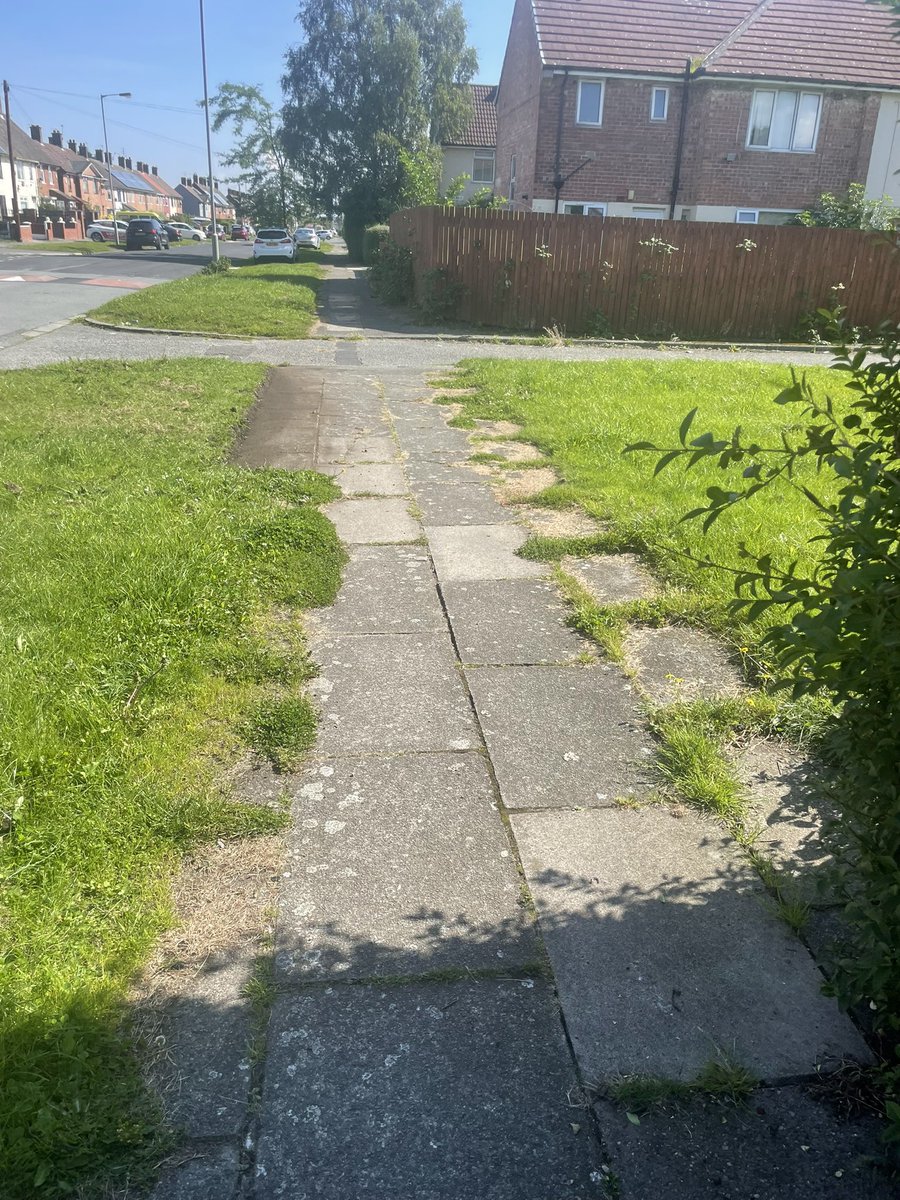vitoman76's tweet photo. @lpoolcouncil does my mum get a rebate of her council tax for maintaining the pathways in front of their house? https://t.co/rJOVy9l01G