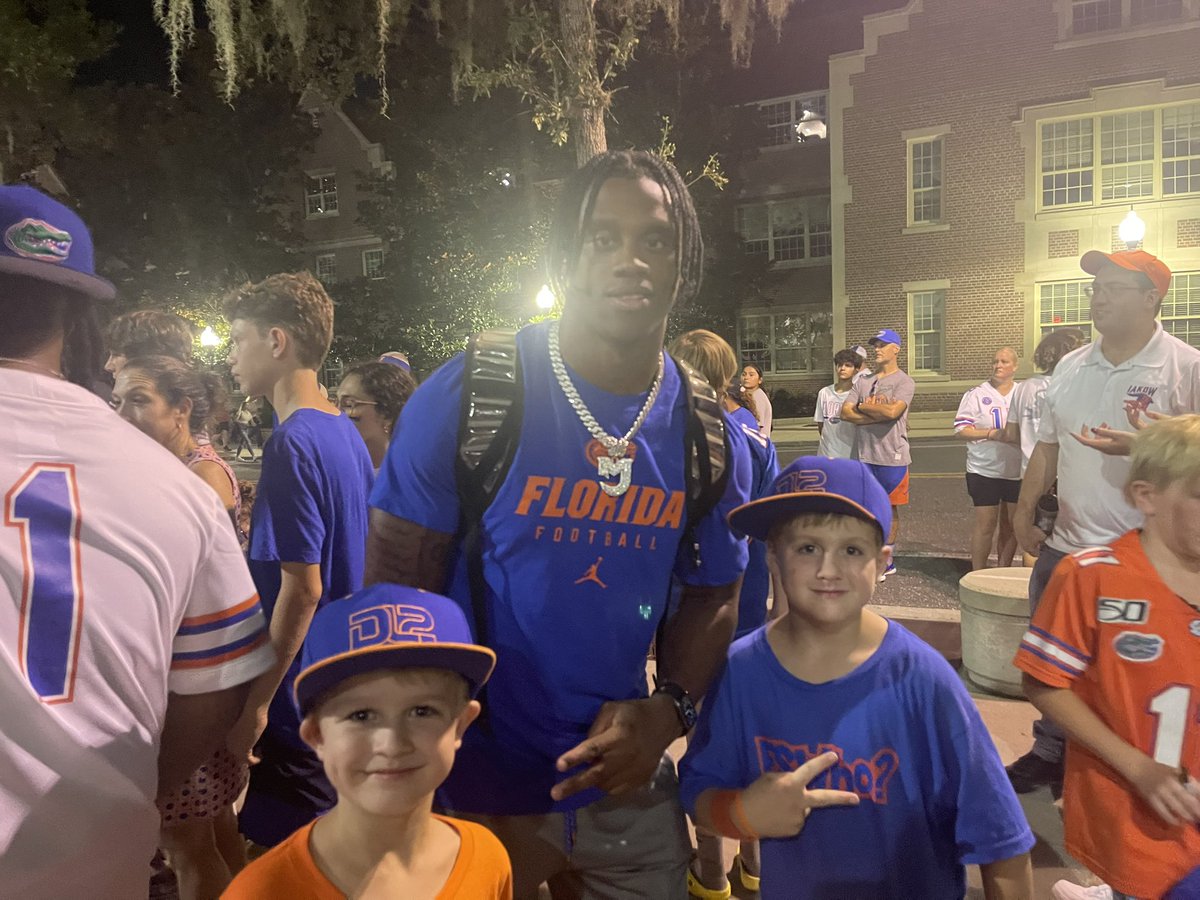 Thank you 🔒 👇🏼 @jasonjr3_ for taking a picture with my boys! Glad you liked that edit pic!!!